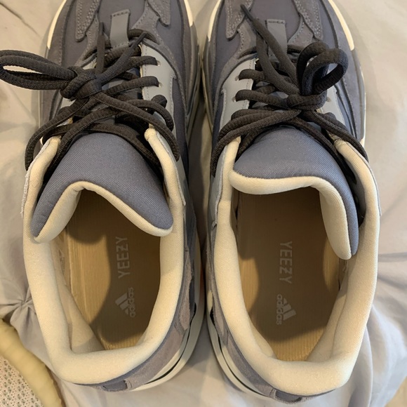 Yeezy Boost 700 Magnet - Picture 5 of 7